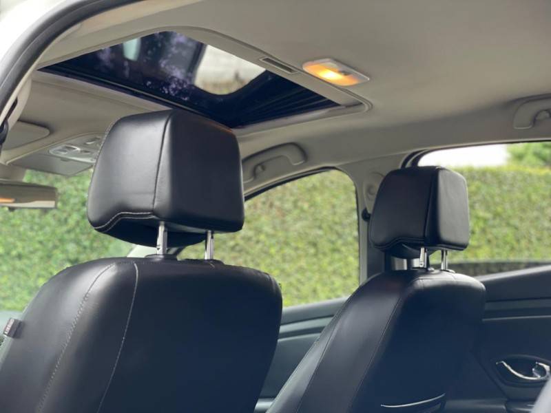 RENAULT - FLUENCE - 2013/2014 - Branca - R$ 44.900,00