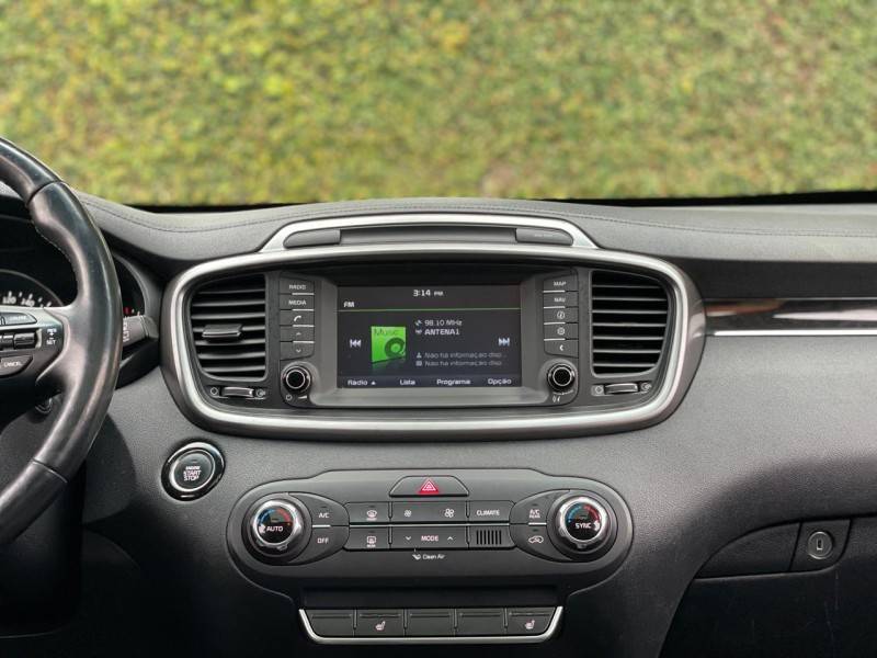 KIA MOTORS - SORENTO - 2015/2016 - Prata - R$ 102.900,00