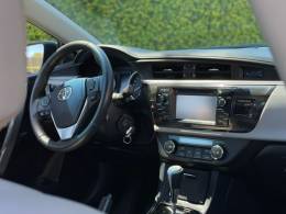 TOYOTA - COROLLA - 2014/2015 - Branca - R$ 83.900,00