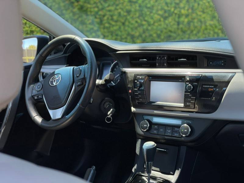 TOYOTA - COROLLA - 2014/2015 - Branca - R$ 83.900,00