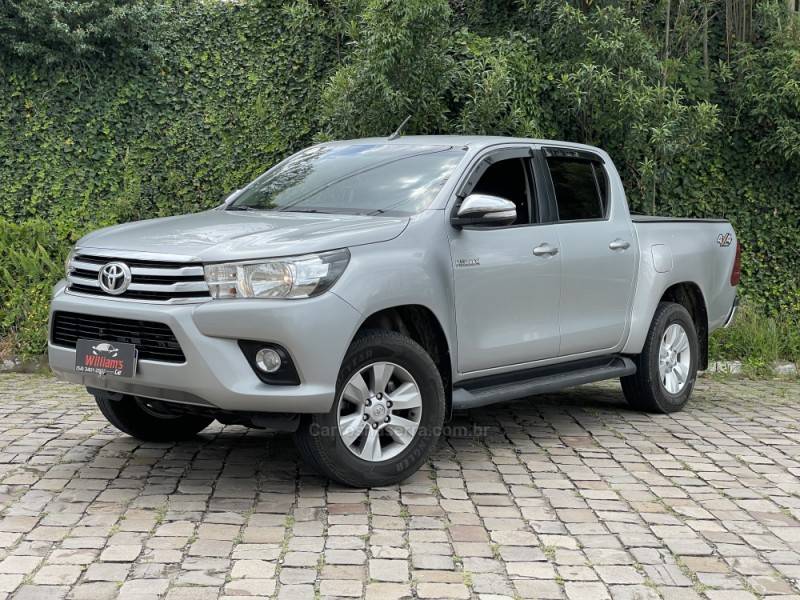 TOYOTA - HILUX - 2017/2017 - Prata - R$ 179.900,00