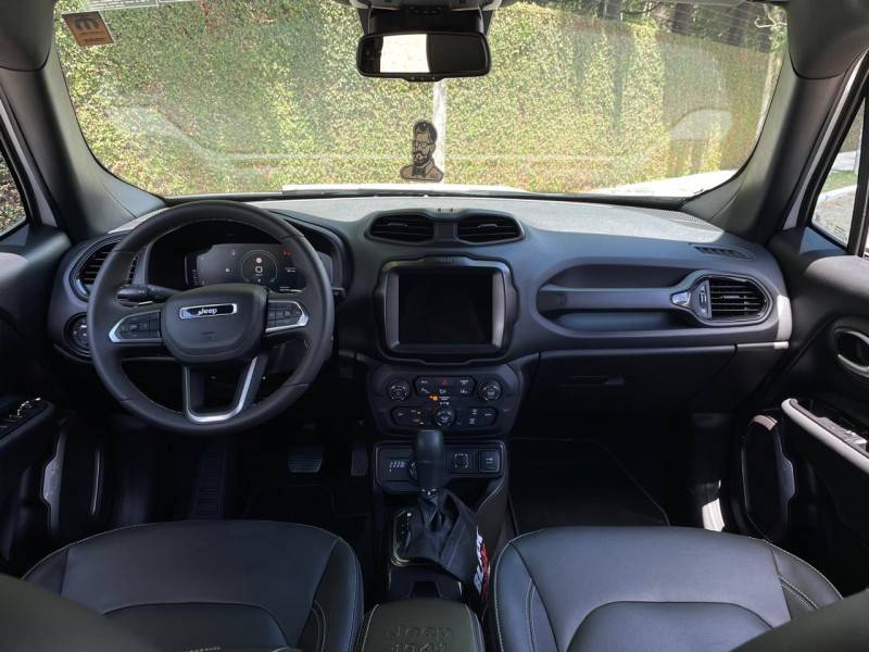 JEEP - RENEGADE - 2022/2022 - Branca - R$ 117.900,00