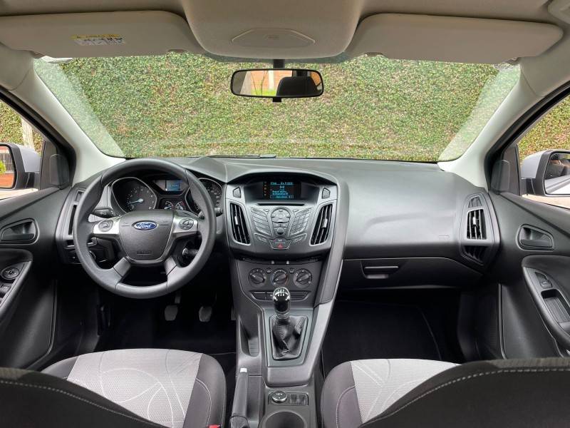 FORD - FOCUS - 2013/2014 - Prata - R$ 59.900,00