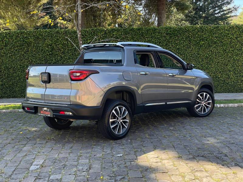 FIAT - TORO - 2020/2021 - Preta - R$ 109.900,00
