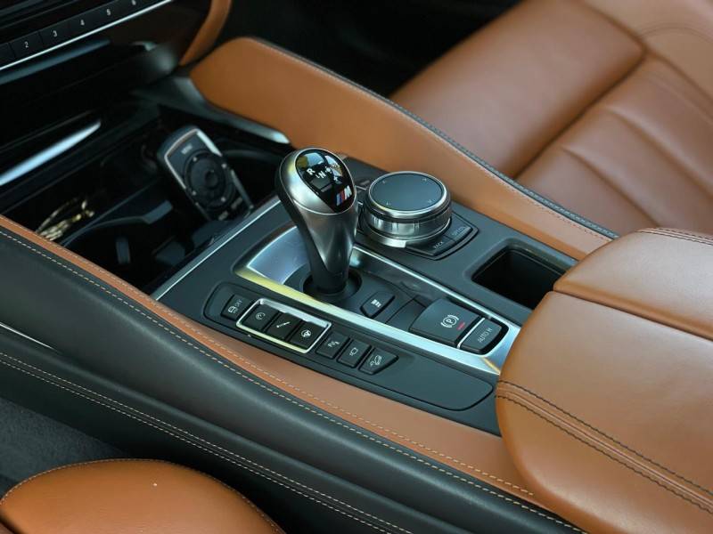 BMW - X5 - 2017/2018 - Cinza - R$ 304.900,00