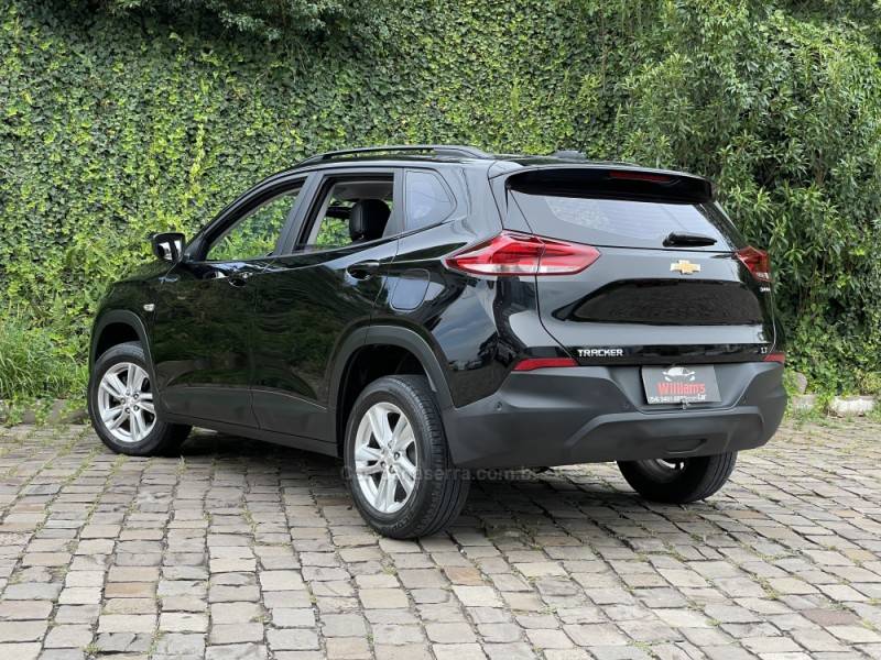 CHEVROLET - TRACKER - 2021/2022 - Preta - R$ 101.900,00