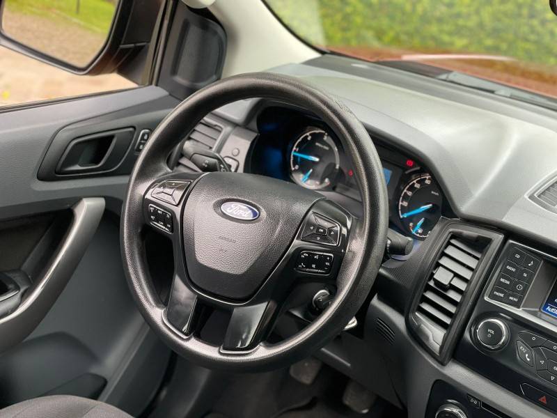 FORD - RANGER - 2017/2018 - Vermelha - R$ 117.900,00