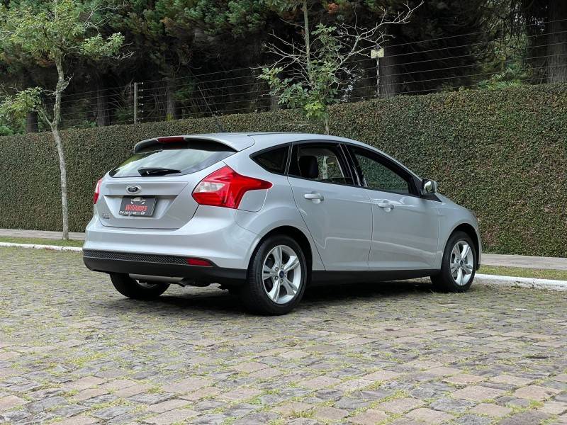 FORD - FOCUS - 2013/2014 - Prata - R$ 59.900,00