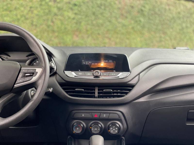 CHEVROLET - ONIX - 2020/2020 - Branca - R$ 65.900,00