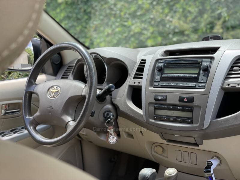 TOYOTA - HILUX SW4 - 2008/2008 - Cinza - R$ 103.900,00