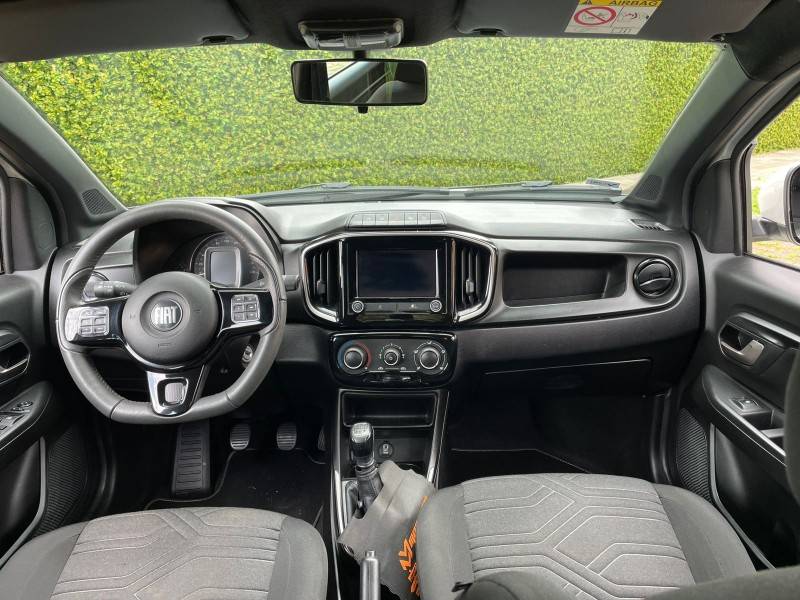 FIAT - STRADA - 2022/2023 - Branca - R$ 110.900,00