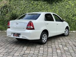 TOYOTA - ETIOS - 2021/2021 - Branca - R$ 63.900,00