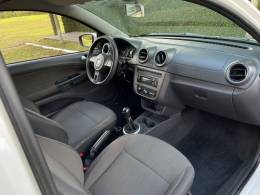 VOLKSWAGEN - SAVEIRO - 2013/2014 - Branca - R$ 46.900,00