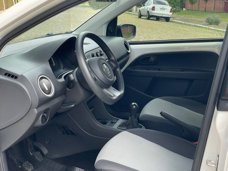 VOLKSWAGEN - UP - 2015/2016 - Branca - R$ 41.900,00