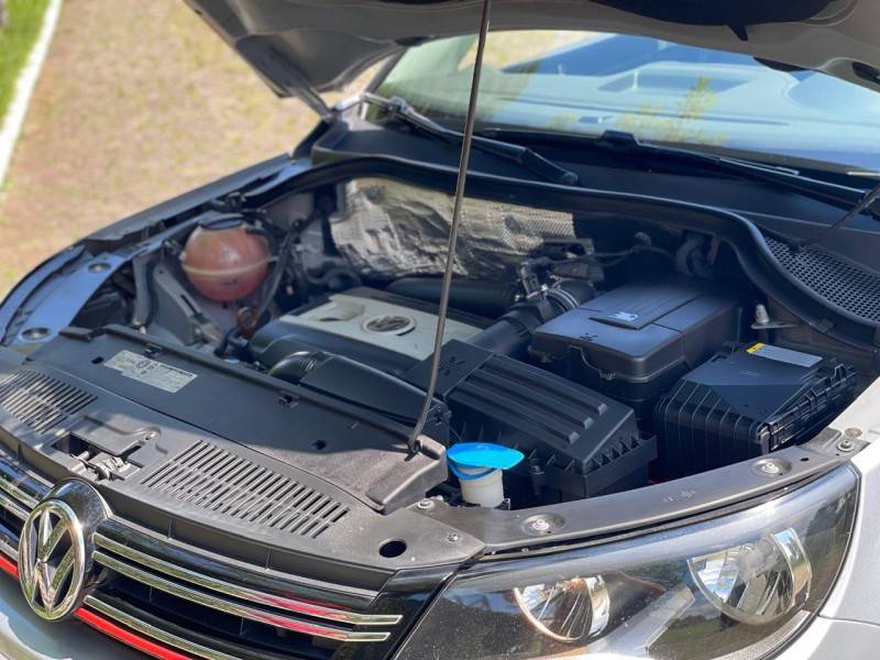 VOLKSWAGEN - TIGUAN - 2011/2012 - Prata - R$ 56.900,00