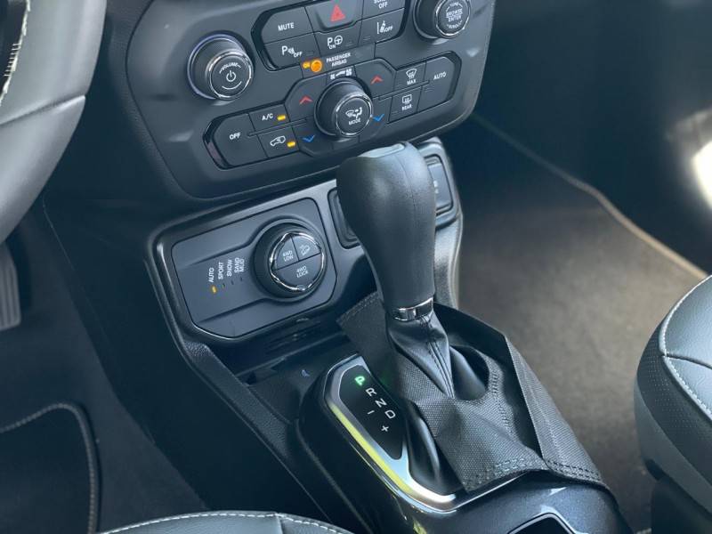 JEEP - RENEGADE - 2022/2022 - Branca - R$ 117.900,00