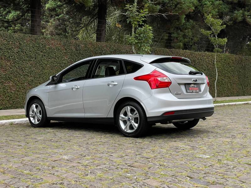 FORD - FOCUS - 2013/2014 - Prata - R$ 59.900,00