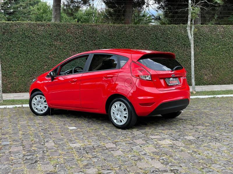 FORD - FIESTA - 2016/2017 - Vermelha - R$ 53.900,00