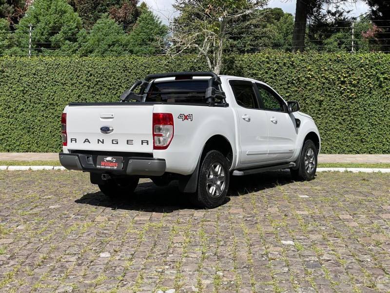 FORD - RANGER - 2018/2019 - Branca - R$ 124.900,00