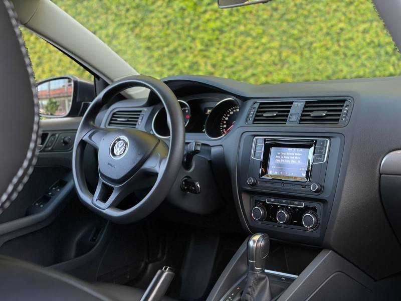 VOLKSWAGEN - JETTA - 2016/2017 - Cinza - R$ 83.900,00