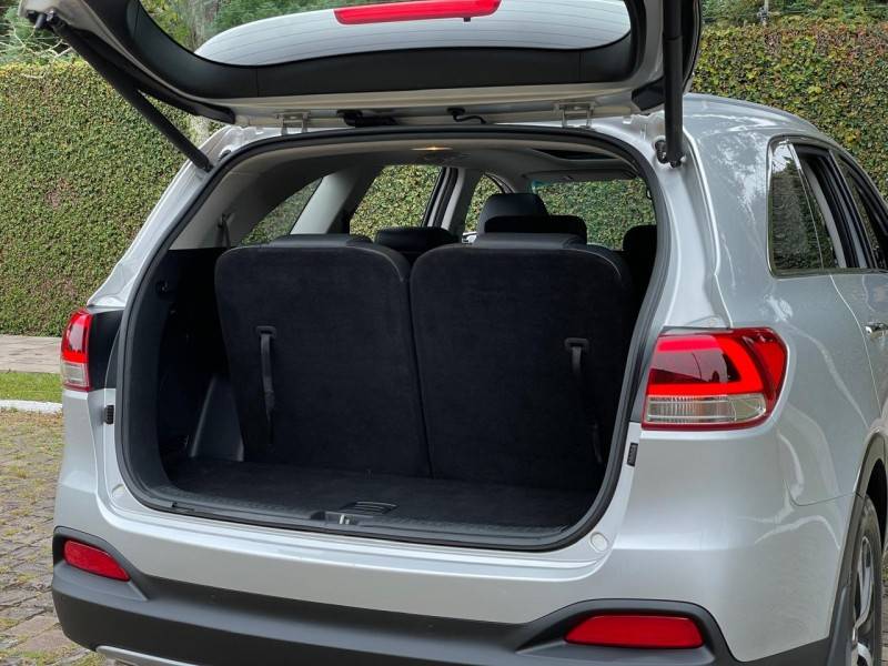 KIA MOTORS - SORENTO - 2015/2016 - Prata - R$ 102.900,00