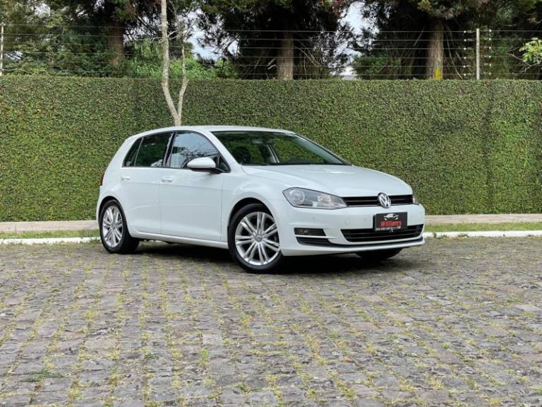 VOLKSWAGEN - GOLF - 2015/2016 - Branca - R$ 76.900,00
