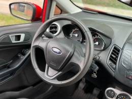 FORD - FIESTA - 2016/2017 - Vermelha - R$ 53.900,00