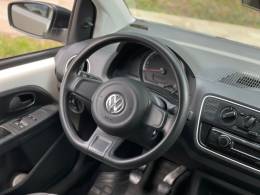 VOLKSWAGEN - UP - 2015/2016 - Branca - R$ 41.900,00