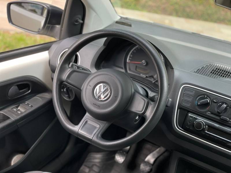 VOLKSWAGEN - UP - 2015/2016 - Branca - R$ 41.900,00