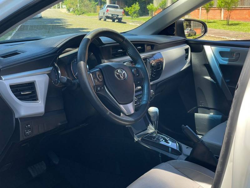 TOYOTA - COROLLA - 2014/2015 - Branca - R$ 83.900,00
