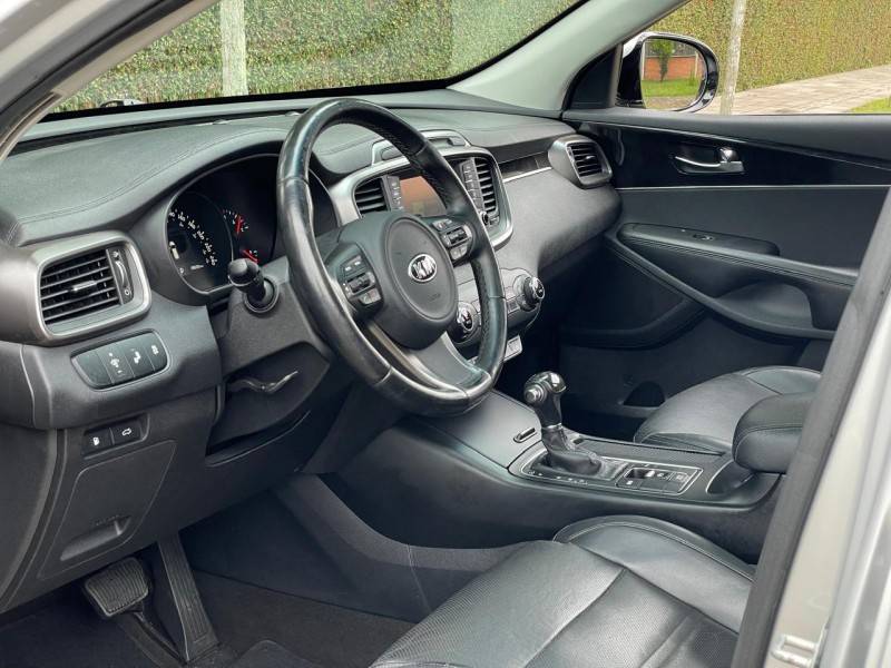 KIA MOTORS - SORENTO - 2015/2016 - Prata - R$ 102.900,00