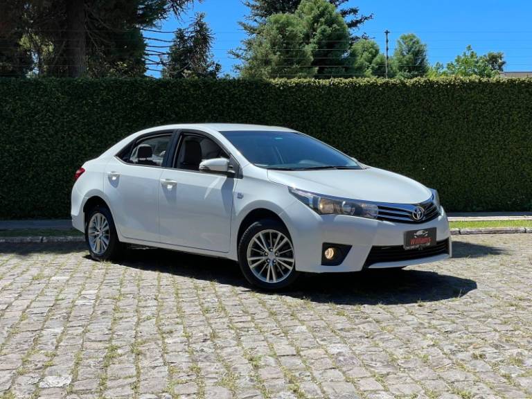 TOYOTA - COROLLA - 2014/2015 - Branca - R$ 88.900,00