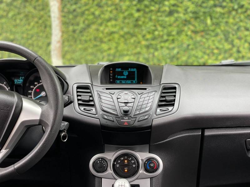 FORD - FIESTA - 2019/2019 - Branca - R$ 60.900,00