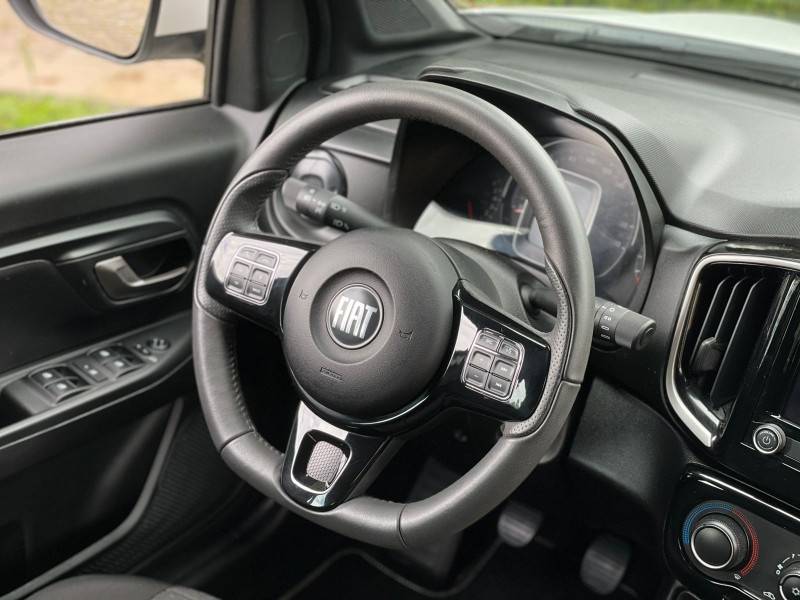 FIAT - STRADA - 2022/2023 - Branca - R$ 110.900,00