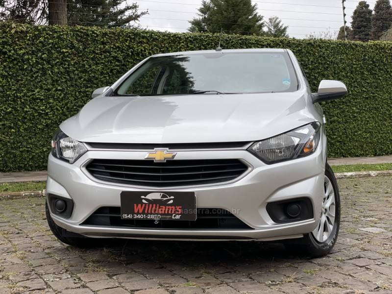 CHEVROLET - PRISMA - 2017/2018 - Prata - R$ 64.900,00