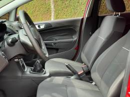 FORD - FIESTA - 2016/2017 - Vermelha - R$ 53.900,00