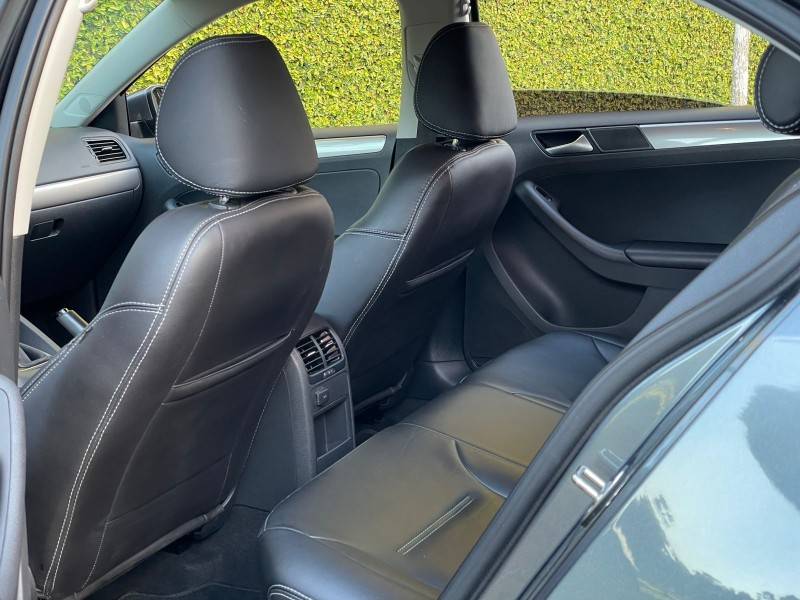 VOLKSWAGEN - JETTA - 2016/2017 - Cinza - R$ 83.900,00