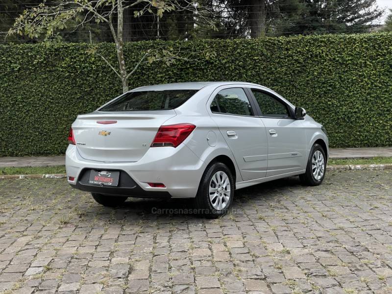 CHEVROLET - PRISMA - 2017/2018 - Prata - R$ 64.900,00