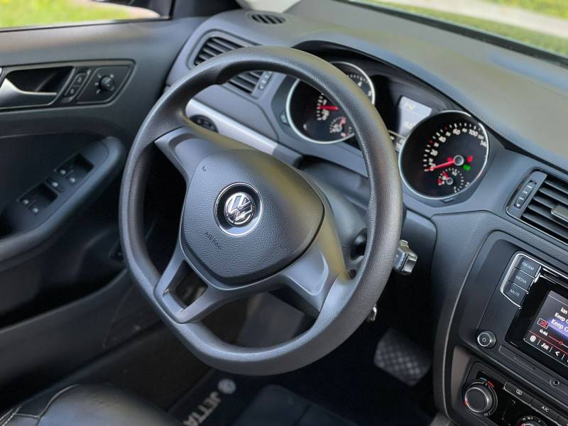 VOLKSWAGEN - JETTA - 2016/2017 - Cinza - R$ 83.900,00