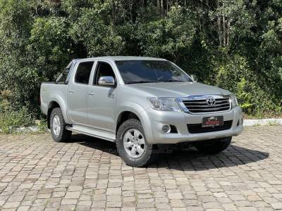 TOYOTA - HILUX - 2013/2013 - Prata - R$ 116.000,00