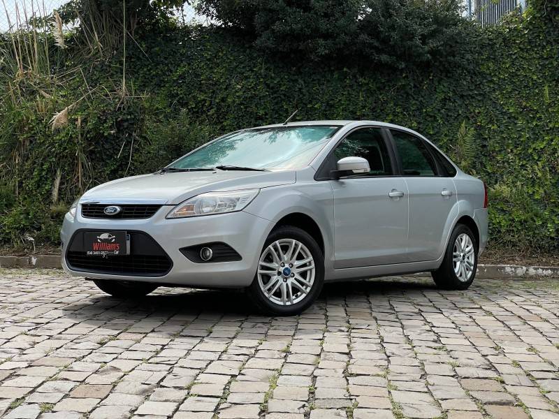 FORD - FOCUS - 2013/2013 - Prata - R$ 45.000,00