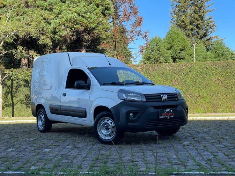 FIAT - FIORINO - 2023/2024 - Branca - R$ 89.900,00