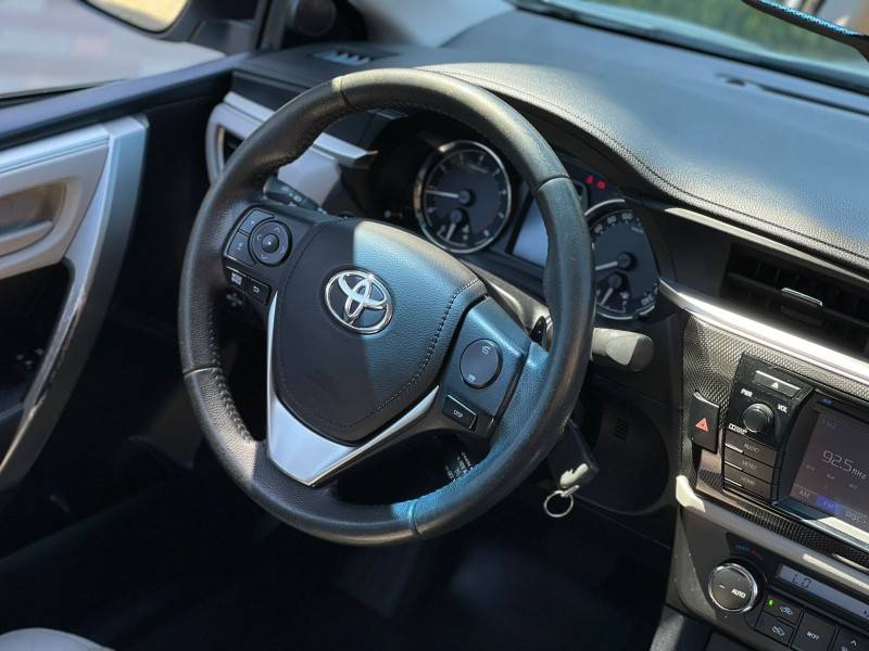 TOYOTA - COROLLA - 2014/2015 - Branca - R$ 81.900,00
