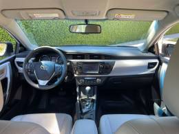 TOYOTA - COROLLA - 2014/2015 - Branca - R$ 81.900,00