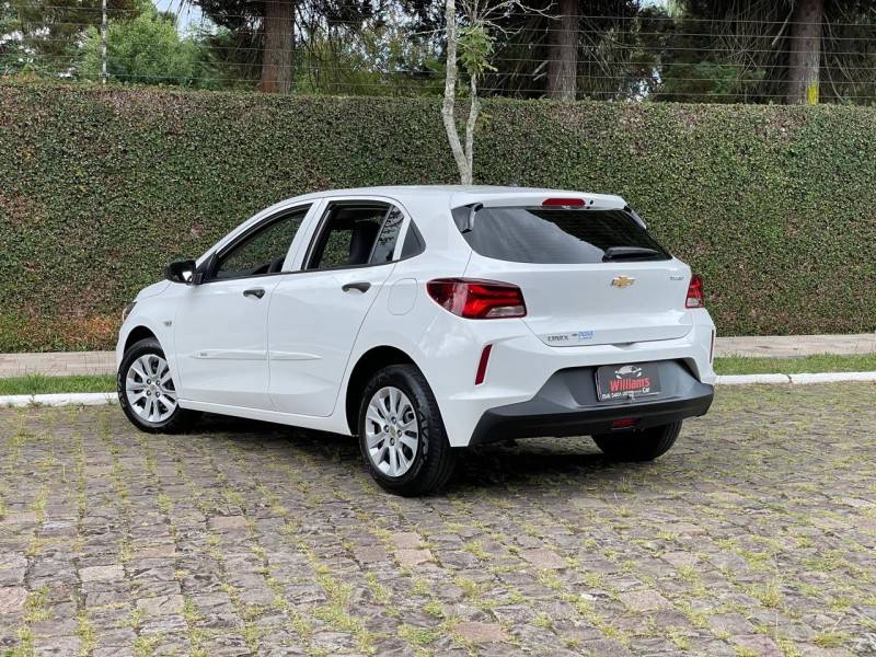 CHEVROLET - ONIX - 2020/2020 - Branca - R$ 65.900,00