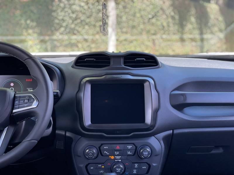 JEEP - RENEGADE - 2022/2022 - Branca - R$ 117.900,00