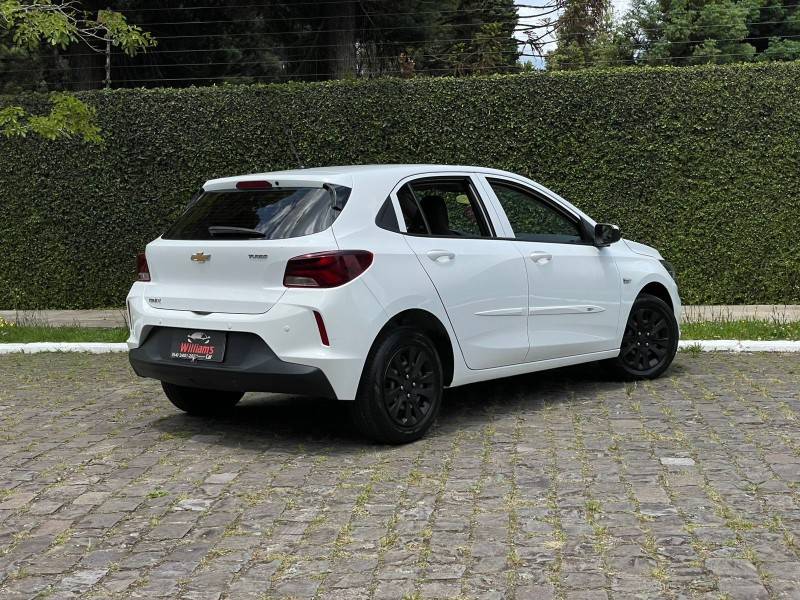 CHEVROLET - ONIX - 2021/2022 - Branca - R$ 68.900,00
