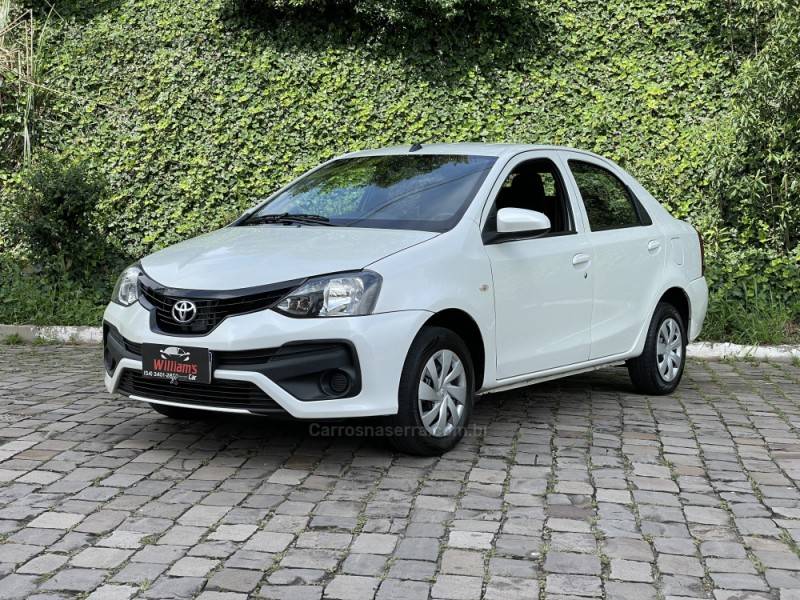 TOYOTA - ETIOS - 2021/2021 - Branca - R$ 63.900,00