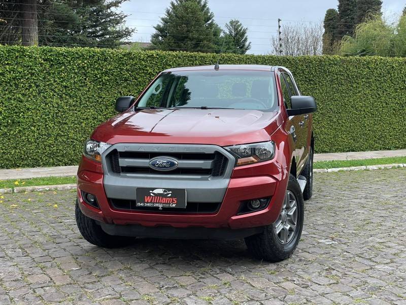 FORD - RANGER - 2017/2018 - Vermelha - R$ 117.900,00