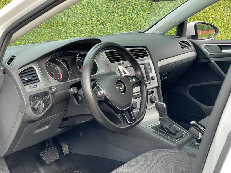 VOLKSWAGEN - GOLF - 2015/2016 - Branca - R$ 75.900,00